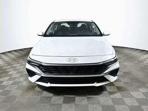 Used 2025 Hyundai Elantra SE FWD image 8
