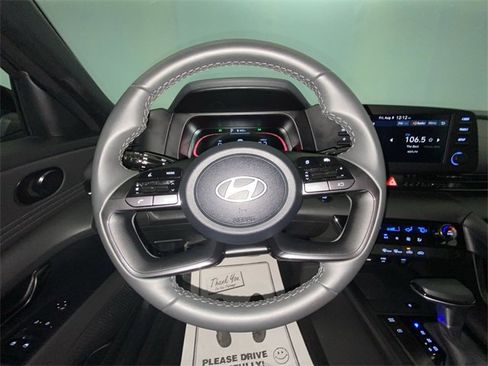 Used 2025 Hyundai Elantra Sport image 14