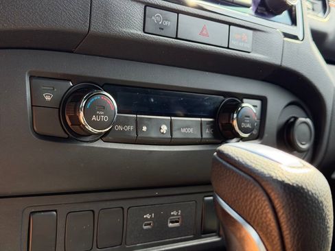 Used 2024 Nissan Frontier Pro-X RWD image 24