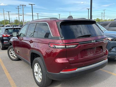 Used 2023 Jeep Grand Cherokee Laredo AWD/4WD image 12