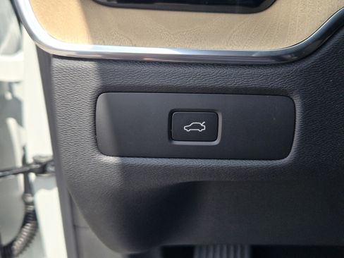 Used 2026 Volvo XC60 B5 Plus w/ Protection Package Premier AWD/4WD image 18