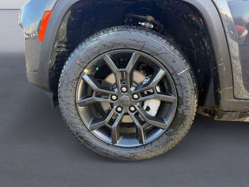 New 2025 Jeep Grand Cherokee Limited image 10