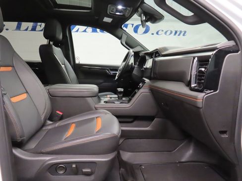 Used 2025 GMC Sierra 1500 AT4 w/ AT4 Premium Package AWD/4WD image 38