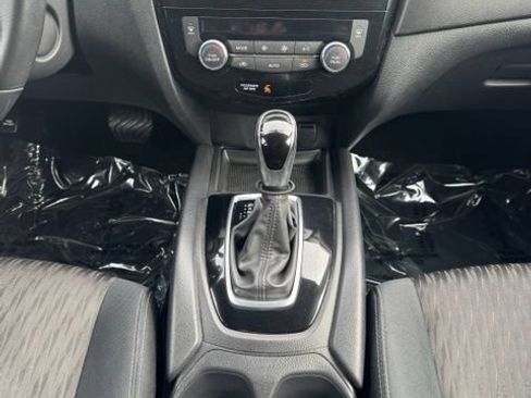 Used 2018 Nissan Rogue SV w/ Sun & Sound Touring Package AWD/4WD image 22