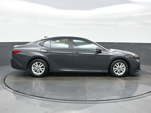 Used 2025 Toyota Camry LE image 7