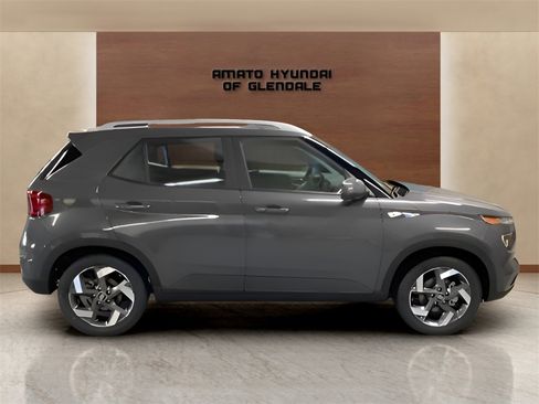 Used 2025 Hyundai Venue SEL image 12