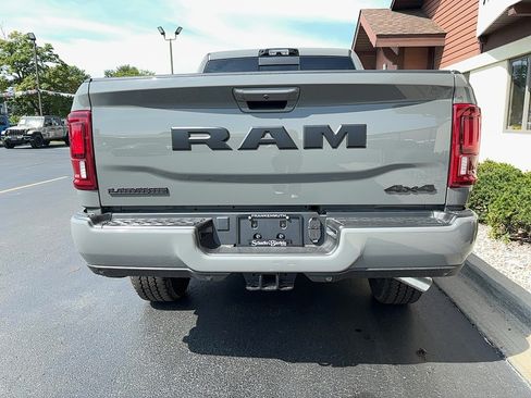 New 2026 RAM 2500 Laramie AWD/4WD image 18