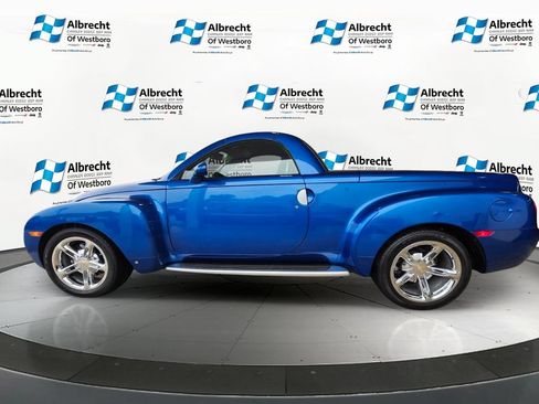 Used 2006 Chevrolet SSR w/ Preferred Equipment Group RWD image 2