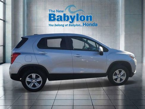 Used 2022 Chevrolet Trax LS w/ Tint and Cruise Package image 5