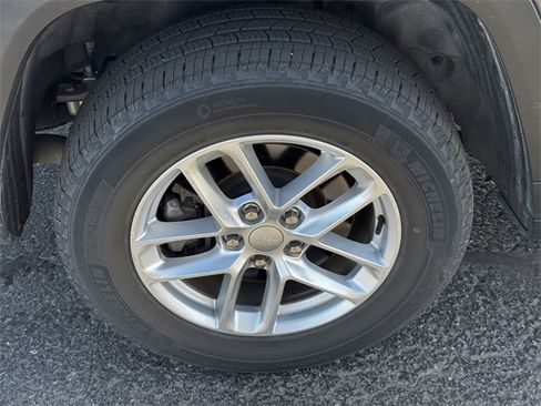 Certified 2023 Jeep Grand Cherokee L Laredo image 12