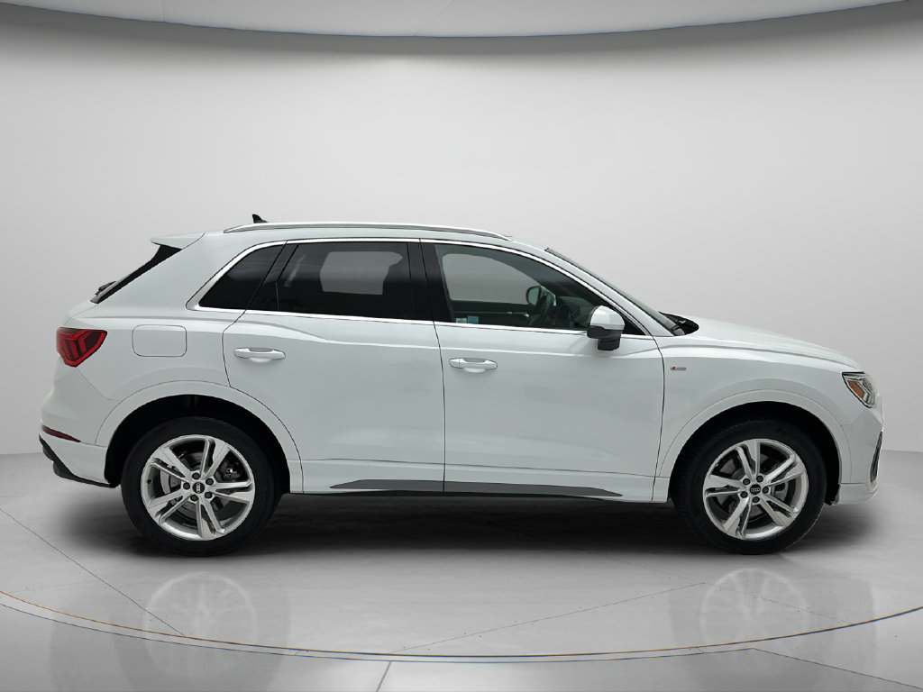 Used 2024 Audi Q3 2.0T Premium w/ Convenience Package AWD/4WD image 6