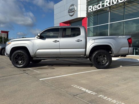 Used 2021 Toyota Tacoma SR w/ SR Convenience Package RWD image 9