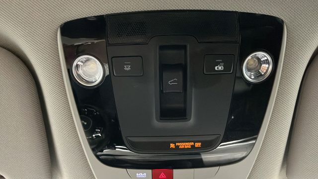 Used 2025 Kia Sorento SX AWD/4WD image 37