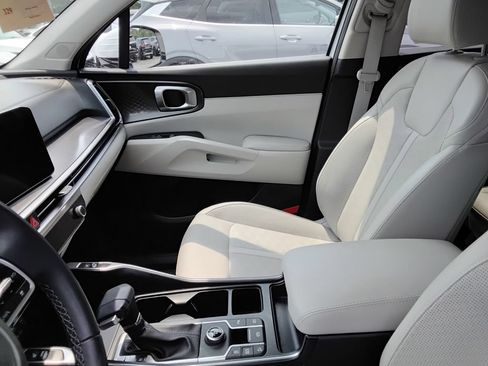 Used 2025 Kia Sorento S w/ Panoramic Sunroof Package FWD image 8
