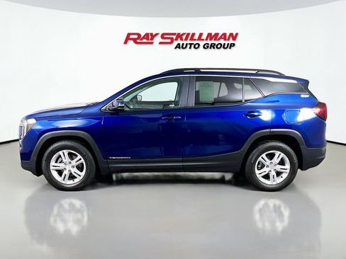 Used 2023 GMC Terrain SLE w/ Driver Convenience Package image 4