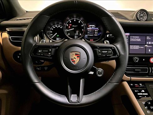 Used 2025 Porsche Macan Turbo image 18