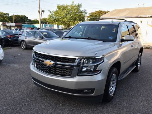 Used 2017 Chevrolet Tahoe LT w/ Luxury Package RWD image 3