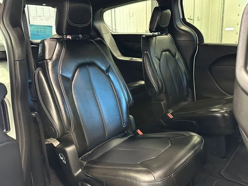 Used 2025 Chrysler Pacifica Select FWD image 29