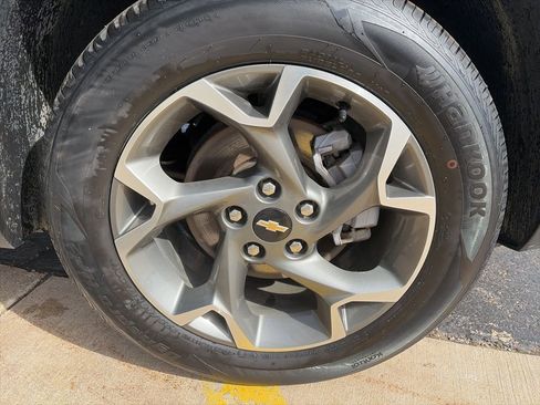 Used 2025 Chevrolet Trax LT FWD image 6