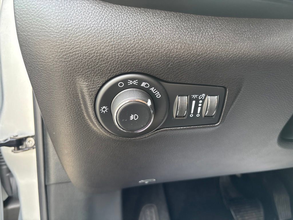 Used 2025 Jeep Compass Latitude w/ Altitude Special Edition AWD/4WD image 25
