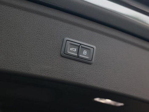 Used 2024 Audi Q5 e Prestige w/ Prestige Package AWD/4WD image 40