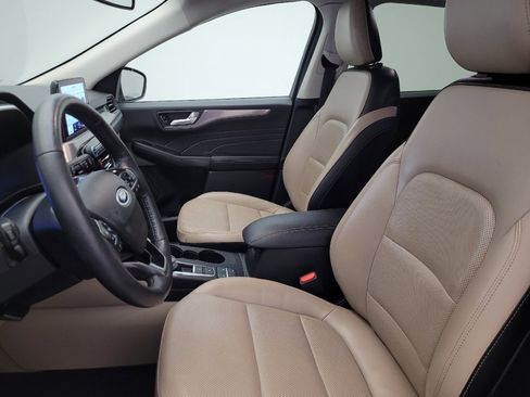 Used 2021 Ford Escape Titanium image 17