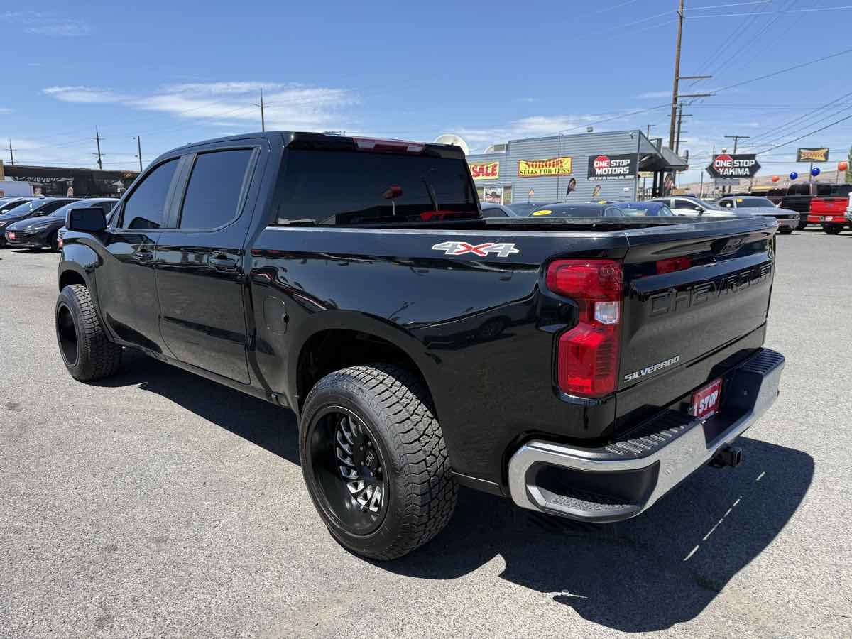 Used 2022 Chevrolet Silverado 1500 LT AWD/4WD image 6
