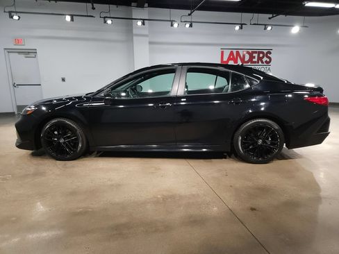 Used 2025 Toyota Camry SE FWD image 4