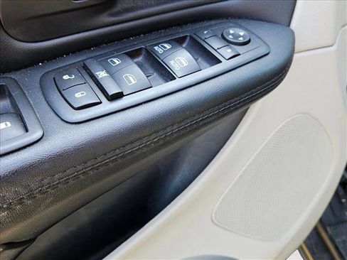 Used 2017 Dodge Grand Caravan SE w/ Power Window Group image 9