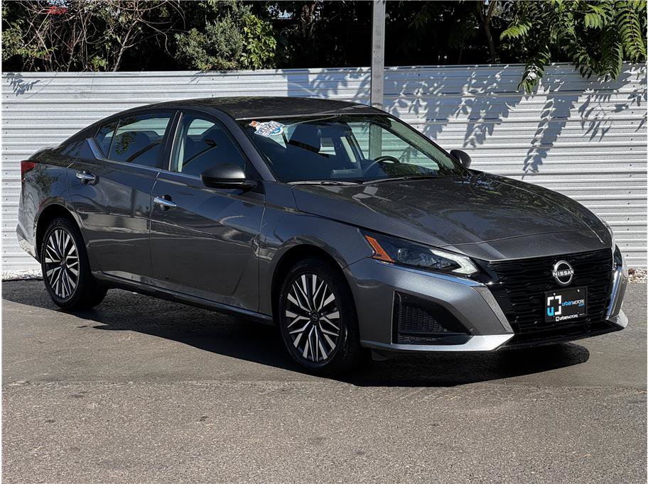Used 2025 Nissan Altima 2.5 SV AWD/4WD image 6
