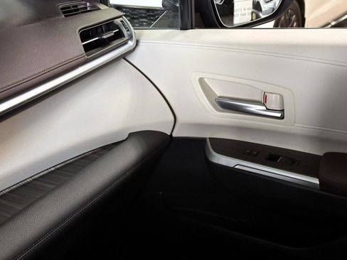 Used 2024 Toyota Sienna Platinum AWD/4WD image 23