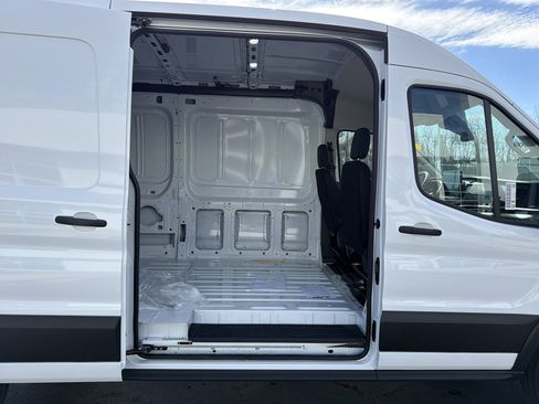 New 2026 Ford Transit 250 148 Medium Roof image 32