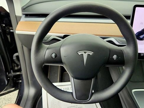 Used 2025 Tesla Model Y Long Range AWD/4WD image 13