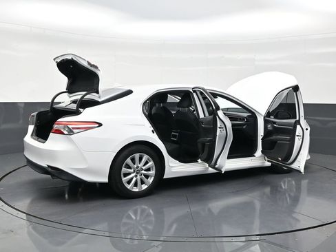 Used 2019 Toyota Camry LE image 29