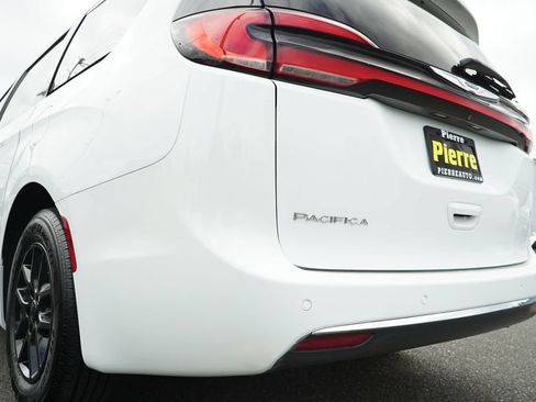 Used 2022 Chrysler Pacifica Touring-L FWD image 28