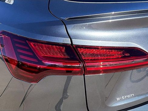 Used 2021 Audi e-tron Premium Plus image 32