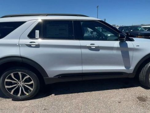 New 2026 Ford Explorer ST-Line AWD/4WD image 9