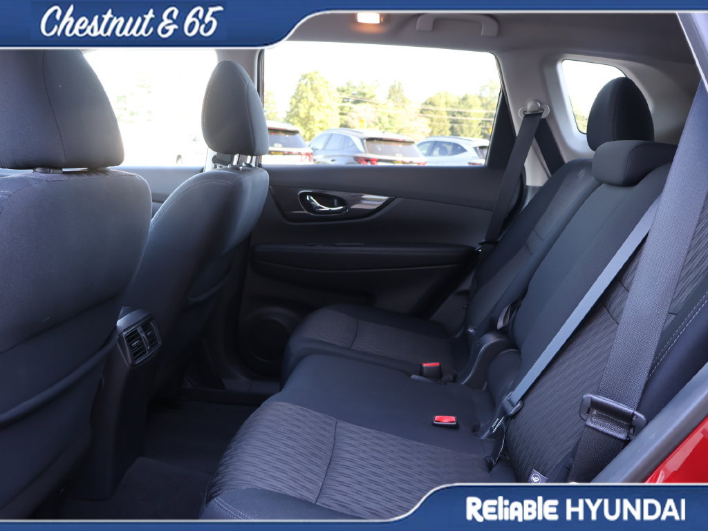 Used 2019 Nissan Rogue SV w/ Sun & Sound Touring Package AWD/4WD image 18