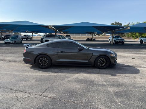 Used 2019 Ford Mustang Shelby GT350 w/ Technology Package RWD image 4