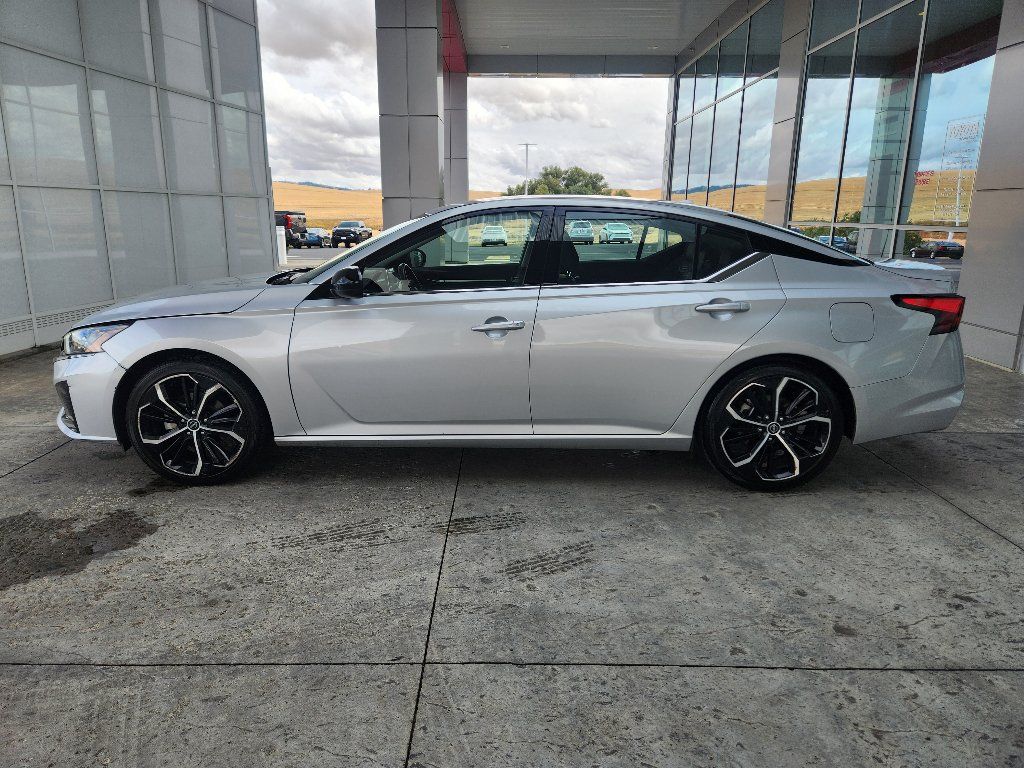 Used 2024 Nissan Altima 2.5 SR FWD image 4