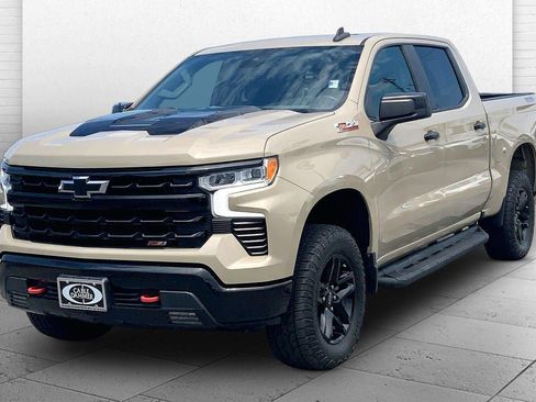 Used 2022 Chevrolet Silverado 1500 LT Trail Boss w/ LPO, Dark Essentials Package AWD/4WD image 11