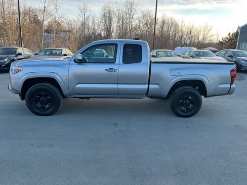 Used 2022 Toyota Tacoma SR w/ SR Convenience Package image 4
