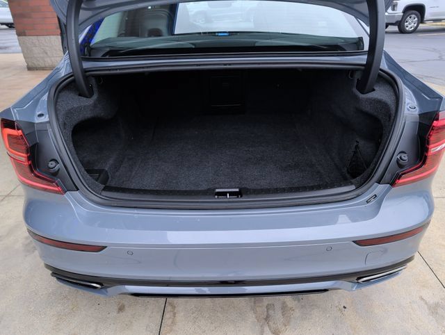 Used 2022 Volvo S60 B5 Momentum AWD/4WD image 22