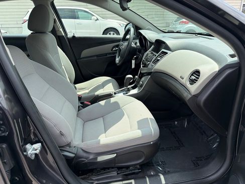 Used 2015 Chevrolet Cruze LT w/ Technology Package FWD image 15