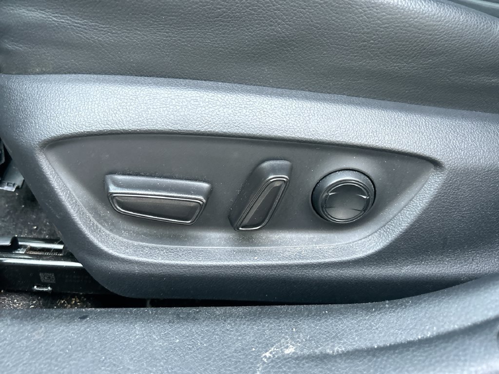 Used 2019 Toyota Camry SE FWD image 12