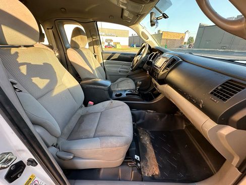 Used 2014 Toyota Tacoma 4x4 Access Cab V6 image 11