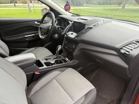 Used 2018 Ford Escape SE w/ Ford Safe & Smart Package AWD/4WD image 9