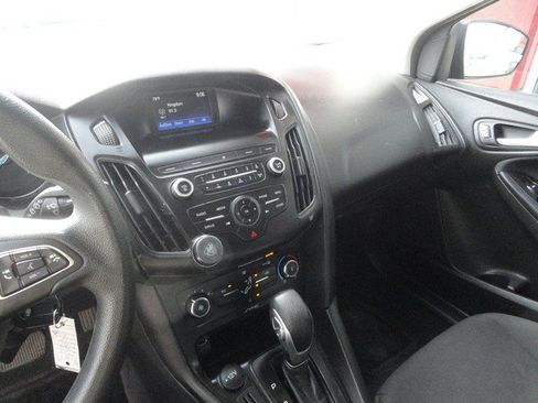 Used 2018 Ford Focus SE FWD image 8