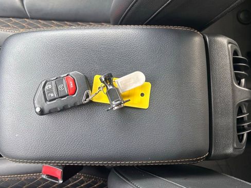 Used 2022 Jeep Wrangler Unlimited Sahara image 33