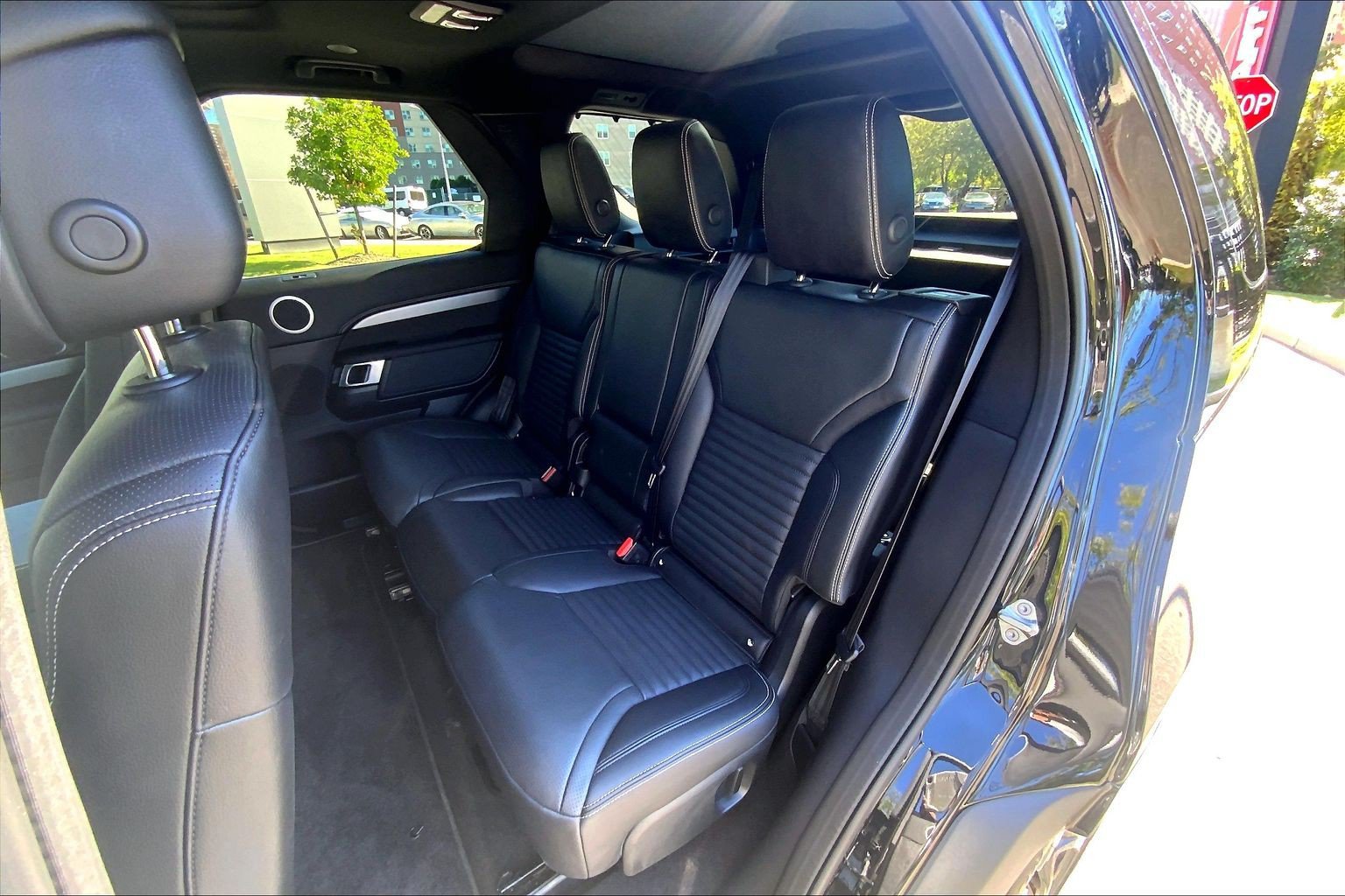 Certified 2025 Land Rover Discovery Dynamic SE AWD/4WD image 20